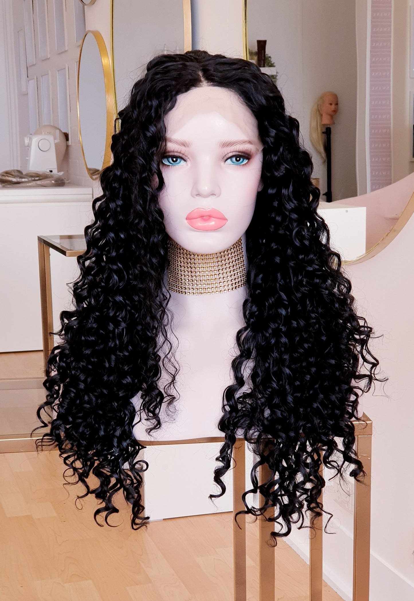 LESLEY CURLY LACE FRONT